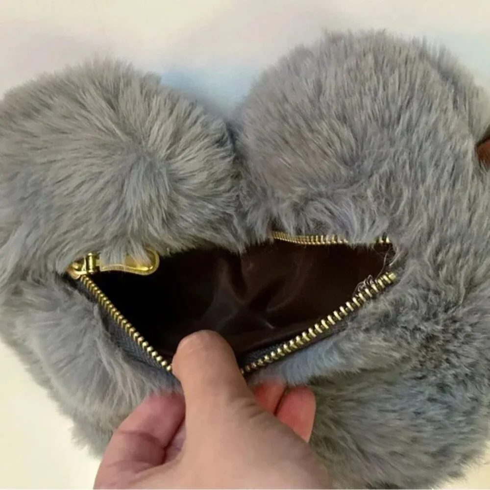 Heart-Shaped Faux Fur (Light Gray) Crossbody Shoulder Bag Purse (NEW & SO CUTE!) - Picture 3 of 9